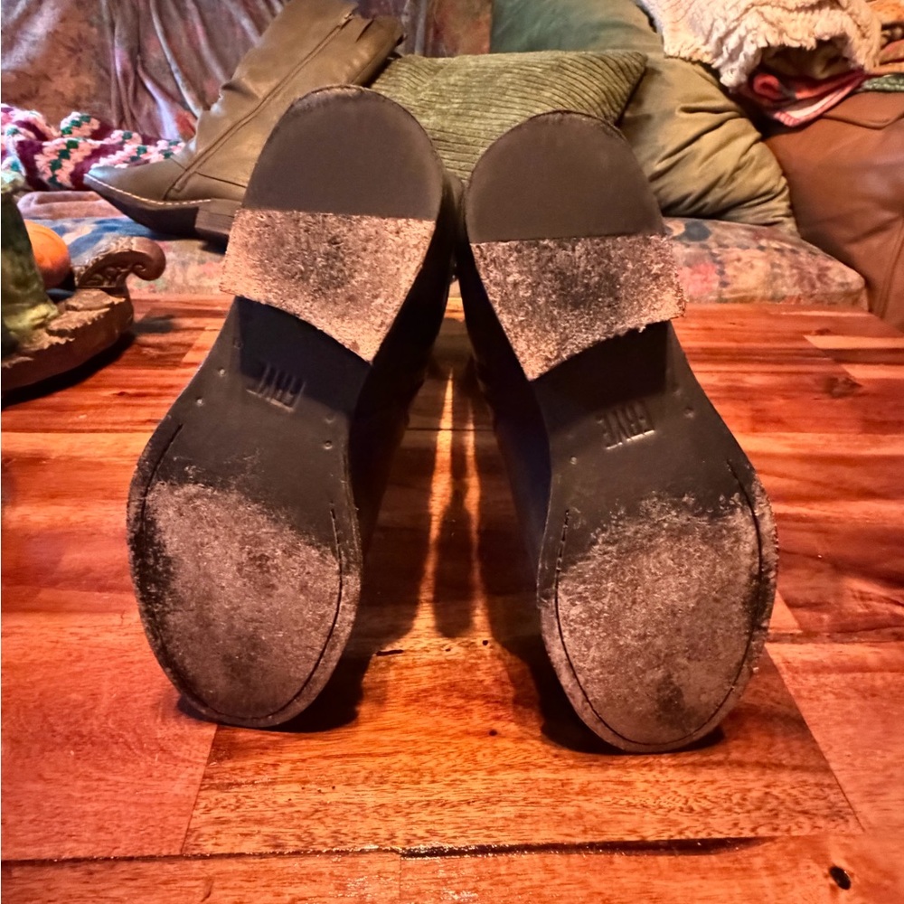 FRYE Sleek Black Leather Boots - Picture 13 of 14